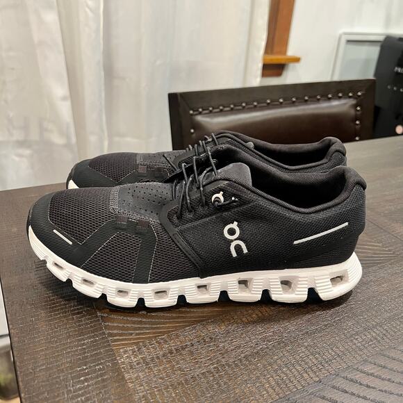 On cloud women running shoes black/ white size 10 - Picture 10 of 10